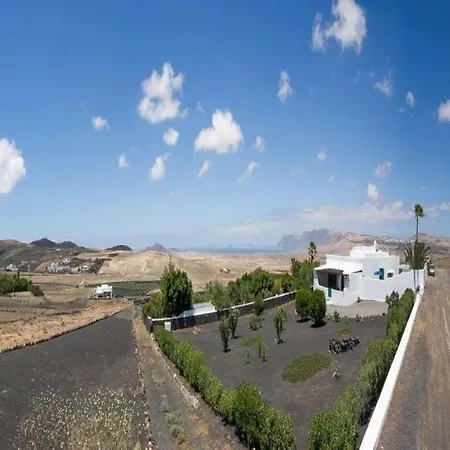 Villa Sleeps 8 Pool Wifi *
