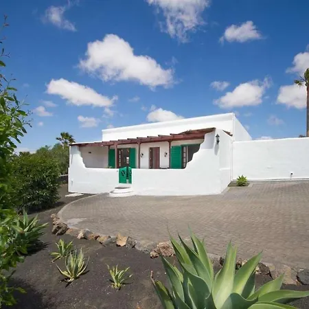 Villa Sleeps 8 Pool Wifi Tao