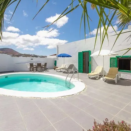Villa Sleeps 8 Pool Wifi Tao