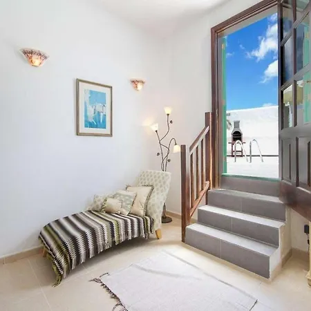 Villa Sleeps 8 Pool Wifi Tao