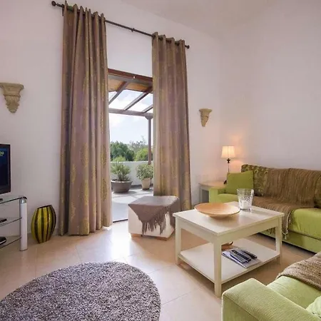 Sleeps 8 Pool Wifi Villa