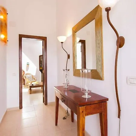 Villa Sleeps 8 Pool Wifi *